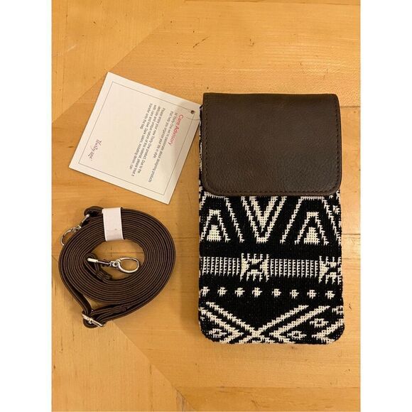 New! Thirty One Black White Brown Call Me Crossbody Rio Weave Phone Bag - Picture 1 of 5